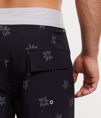 Bermuda Boardshort con Cintura Fija Contrastante y Estampa de Lirios 5