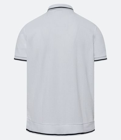 Polo Regular en Media Malla con Textura Rayada y Detalles Contrastantes 5