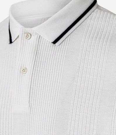 Polo Regular en Media Malla con Textura Rayada y Detalles Contrastantes 6
