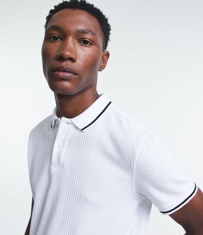 Polo Regular en Media Malla con Textura Rayada y Detalles Contrastantes 3