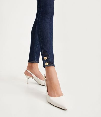 Pantalón Skinny Jeans con Pespuntos Contrastantes y Botones en la Barra 4