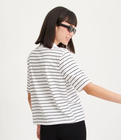 Blusa Básica con Cuello Alto y Estampa de Rayas 3