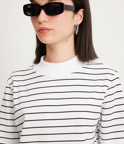 Blusa Básica con Cuello Alto y Estampa de Rayas 4