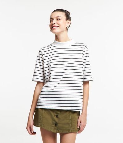 Blusa Básica con Cuello Alto y Estampa de Rayas 1