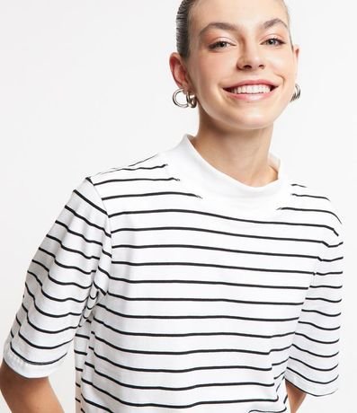Blusa Básica con Cuello Alto y Estampa de Rayas 4