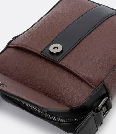 Bolso Shoulder Bag en Pu con Detalles Contrastantes 5