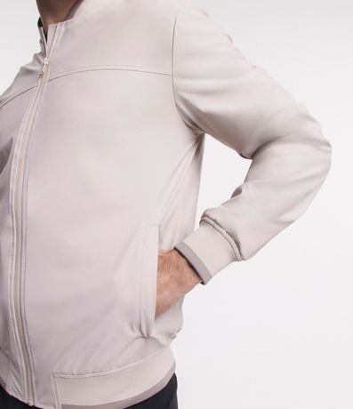 Campera Bomber en Material Gomoso y Cuello Alto 6