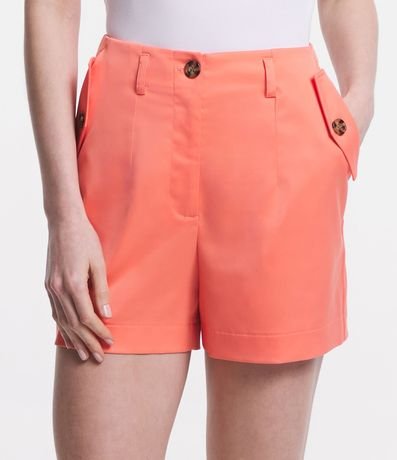 Short Sastrería Satinado con Bolsillos Solapa y Botones Tortuga 2
