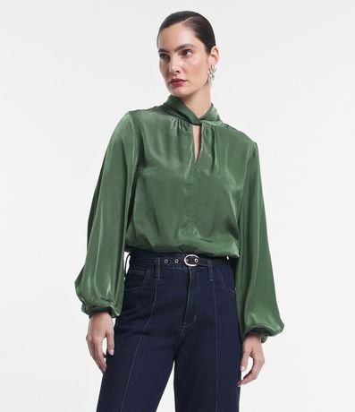 Blusa con Cuello Retorcido y Textura Satinada 1