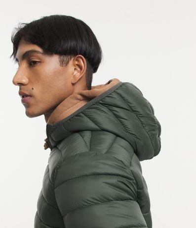 Campera Ultraligera Básica en Microfibra con Capucha y Bolsillos 5