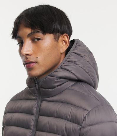 Campera Ultraligera Básica en Microfibra con Capucha y Bolsillos 4