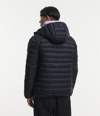 Campera Ultraligera Básica en Microfibra con Capucha y Bolsillos 3