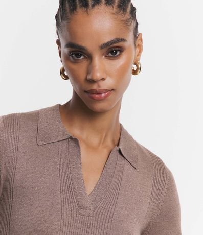Blusa en Viscosa con Cuello V y Solapa 4