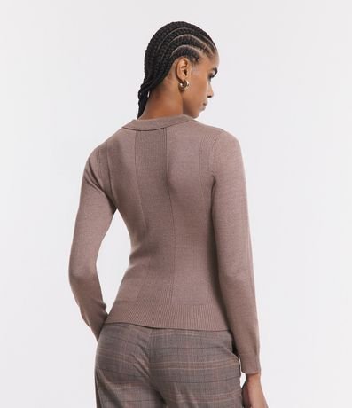 Blusa en Viscosa con Cuello V y Solapa 6