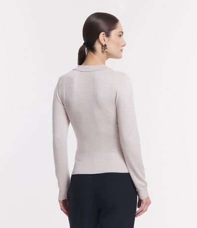 Blusa en Viscosa con Cuello V y Solapa 3