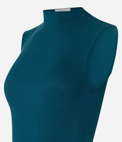 Blusa en Viscosa con Cuello Alto y Textura Acanalada 7