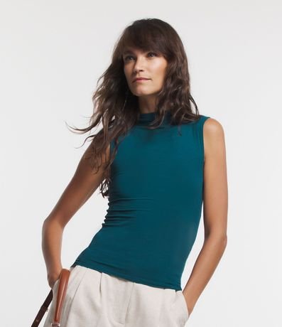 Blusa en Viscosa con Cuello Alto y Textura Acanalada 4
