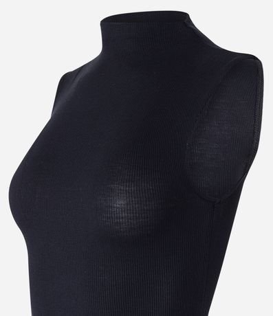 Blusa en Viscosa con Cuello Alto y Textura Acanalada 7