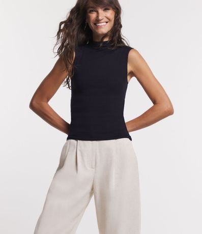 Blusa en Viscosa con Cuello Alto y Textura Acanalada 1