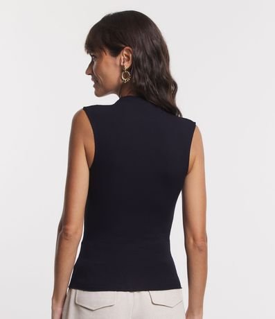 Blusa en Viscosa con Cuello Alto y Textura Acanalada 3