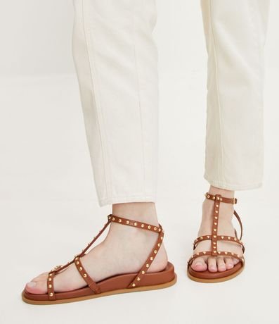 Sandalia Plana con Tiras Adornadas por Remaches 2