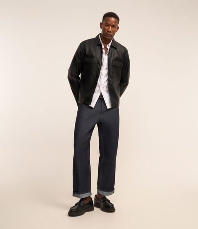 Pantalón Loose Jeans Resinado con Costura Contrastante y Bajo Plegado
