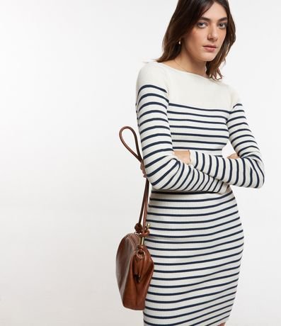 Vestido en Viscosa con Escote Barco y Textura Acanalada