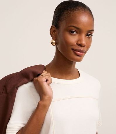 Blusa Manga Corta en Viscosa con Costura Contrastante 3