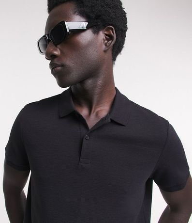 Polo Slim en Media Malla con Botones y Textura Acanalada 3