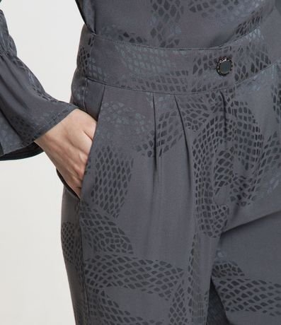 Pantalón Recto en Jacquard con Pliegues y Estampado en Cobra 3