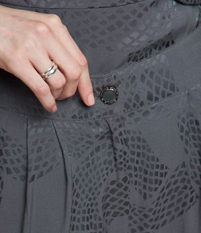 Pantalón Recto en Jacquard con Pliegues y Estampado en Cobra 4