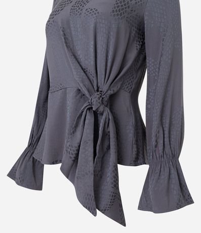 Blusa en Viscosa Jacquard Serpiente con Manga Abullonada y Lazo Delantero 8