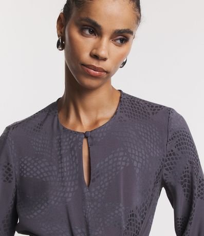 Blusa en Viscosa Jacquard Serpiente con Manga Abullonada y Lazo Delantero 6