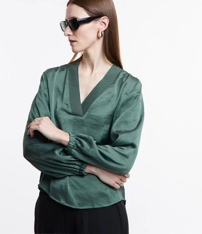 Blusa Acetinada con Escote V y Mangas Bufantes 3
