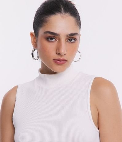 Blusa Musculosa en Poliamida Acanalada con Cuello Alto 4