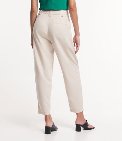 Pantalón Recto en Viscosa con Detalles en Pespuntos Contrastantes 3