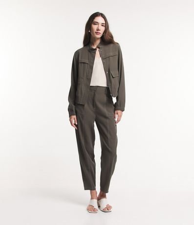 Campera Bomber en Viscosa con Bolsillos Solapa y Pespuntos Contrastantes 2