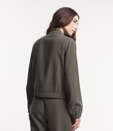 Campera Bomber en Viscosa con Bolsillos Solapa y Pespuntos Contrastantes 3