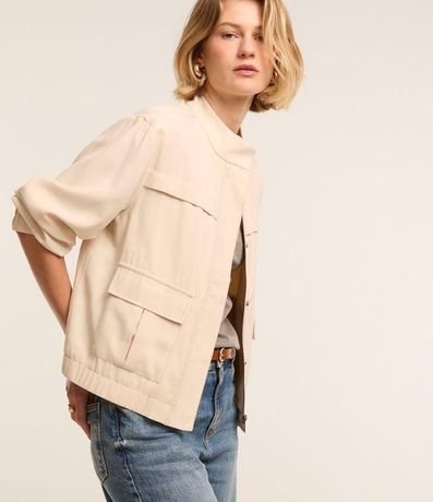 Campera Bomber en Viscosa con Bolsillos Solapa y Pespuntos Contrastantes 3