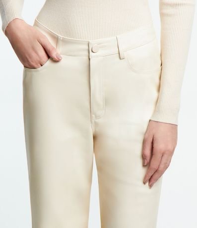 Pantalón Recto en PU con Cierre en Botón Delantero 3