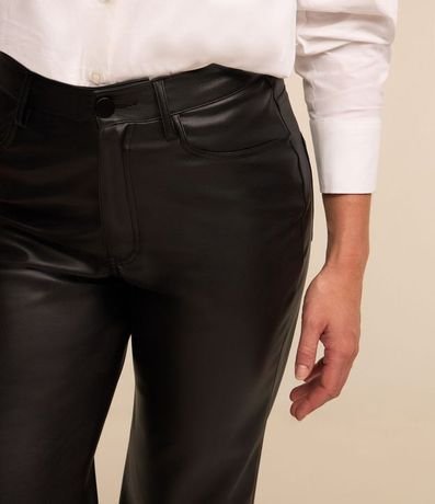 Pantalón Recto en PU con Cierre en Botón Delantero 4