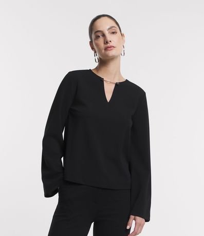 Blusa en Crepé con Cadena en el Cuello 1