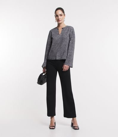 Blusa en Crepé con Detalle Cadena en el Cuello y Estampa Zigzag 2