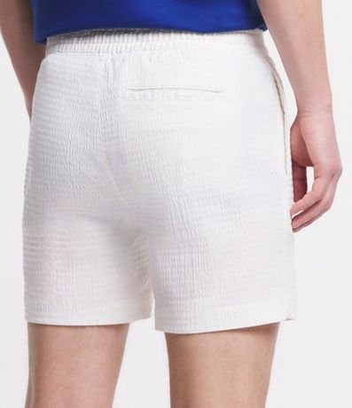 Bermuda Slim en Lino con Textura y Bolsillos 4