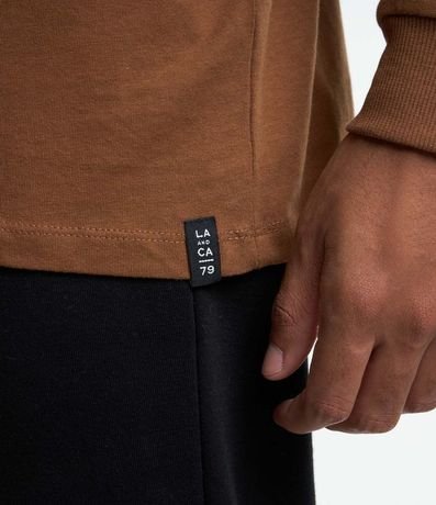 Remera Básica en Algodón con Puño Ajustado y Tag en el Bajo 4