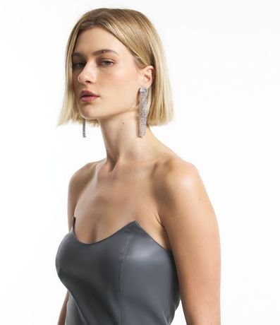 Vestido Corto Sin Breteles en Material Sintético con Abertura 4