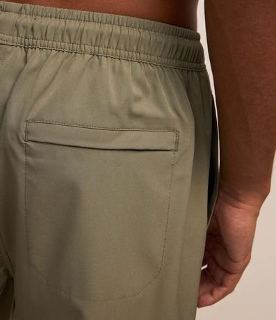 Bermuda con Bolsillos y Tag Gomosa en el Bajo 5