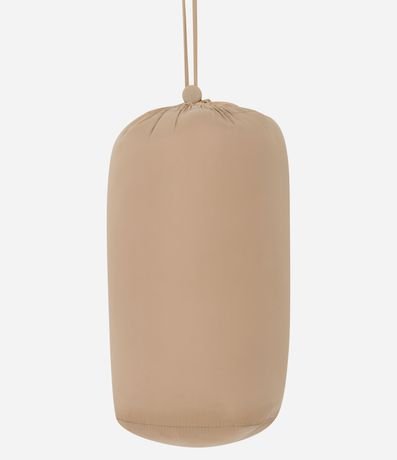 Campera Ultraligera Básica en Microfibra con Capucha y Bolsillos 10