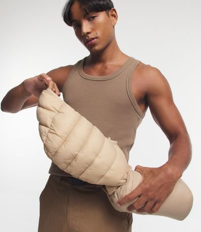 Campera Ultraligera Básica en Microfibra con Capucha y Bolsillos 7