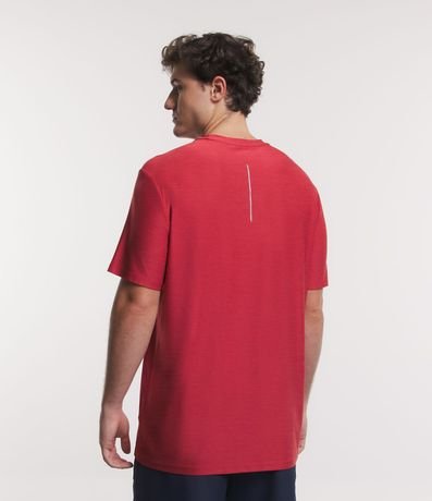 Remera Deportiva con Tecnologia Dry y Detalles Reflectantes 3